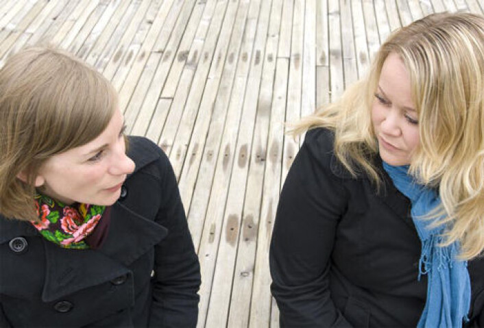 - Ein misser ikkje stemma si, sjølv om ein har på seg ein hijab, seier religionsvitar Marianne Bøe som er og knytt til Senter for kvinne- og kjønnsforsking (SKOK), og statsvitar Liv Tønnessen, forskar ved Chr. Michelsens institutt (CMI). (Foto: Thor Brødreskift) - Ein misser ikkje stemma si, sjølv om ein har på seg ein hijab, seier religionsvitar Marianne Bøe som er og knytt til Senter for kvinne- og kjønnsforsking (SKOK), og statsvitar Liv Tønnessen, forskar ved Chr. Michelsens institutt (CMI). (Foto: Thor Brødreskift)