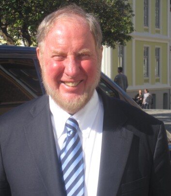"Putnam mener det er paradoksalt at folk er mer tolerante overfor andre religioner enn overfor andre politiske oppfatninger. (Foto: Øystein Rygg Haanæs)" "Putnam mener det er paradoksalt at folk er mer tolerante overfor andre religioner enn overfor andre politiske oppfatninger. (Foto: Øystein Rygg Haanæs)"