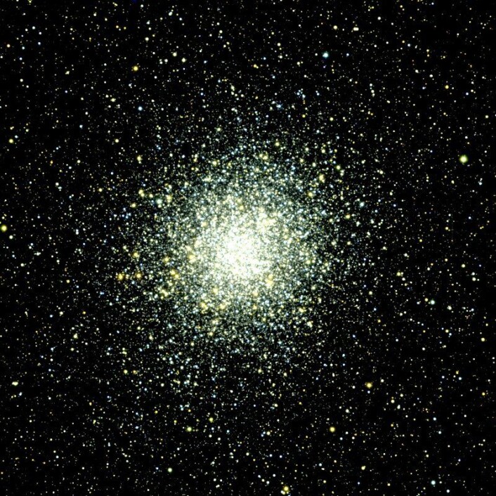 Kulehopen M22 var den første som ble oppdaget, i 1665 av Abraham Ihle. Some Omega Centauri er den sannsynligvis den gjenværende delen av kjernen i en større dverggalakse som var viktig for tilblivelsen av Melkeveien. (Foto: Jae-Woo Lee, Sejong University) Kulehopen M22 var den første som ble oppdaget, i 1665 av Abraham Ihle. Some Omega Centauri er den sannsynligvis den gjenværende delen av kjernen i en større dverggalakse som var viktig for tilblivelsen av Melkeveien. (Foto: Jae-Woo Lee, Sejong University)