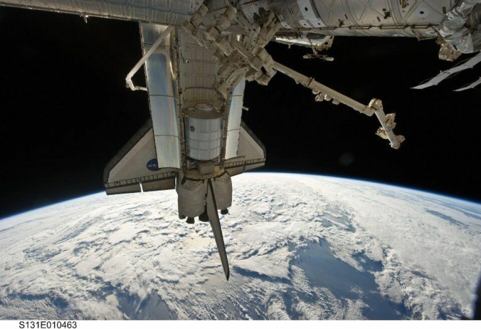 'En romferge besøker den internasjonale romstasjonen. (Foto: NASA)'