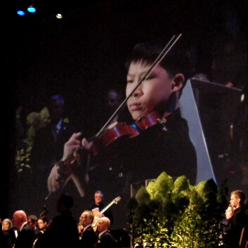 Vinner av Menhuinprisen 2010 i juniorklassen, Kerson Leong fra Canada, spilte på utdelingen av Kavliprisene 2010 i Oslo konserthus Vinner av Menhuinprisen 2010 i juniorklassen, Kerson Leong fra Canada, spilte på utdelingen av Kavliprisene 2010 i Oslo konserthus