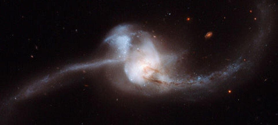 To galakser krasjer sammen i stjernebildet Krepsen. (Foto: NASA/ESA Hubble Space Telescope)