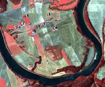 Kulturminneprosjekt - Numedalslågen fotografert av QuickBird. Satellittbildene ble analysert for tegn etter mulige kulturminner i jordbruksområdene.