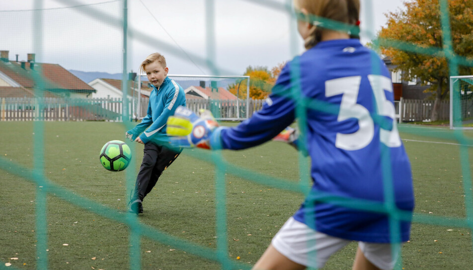 Fotball er en viktig fritidsaktivitet for mange barn og ungdommer.