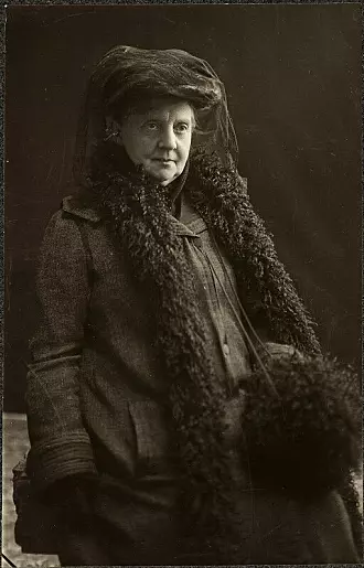 Portrait for Fredrikke Marie Qvam, 1913.