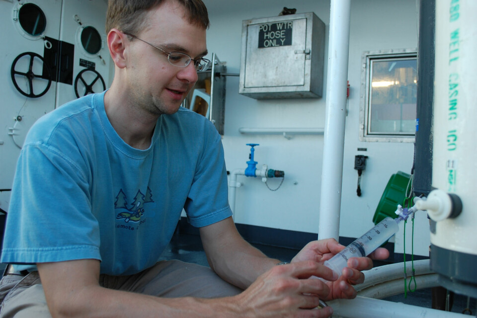 John Kessler og kollegene har målt oksygen- og metannivået i havet i Mexicogulfen. (Foto: Elizabeth Crapo/NOAA)
