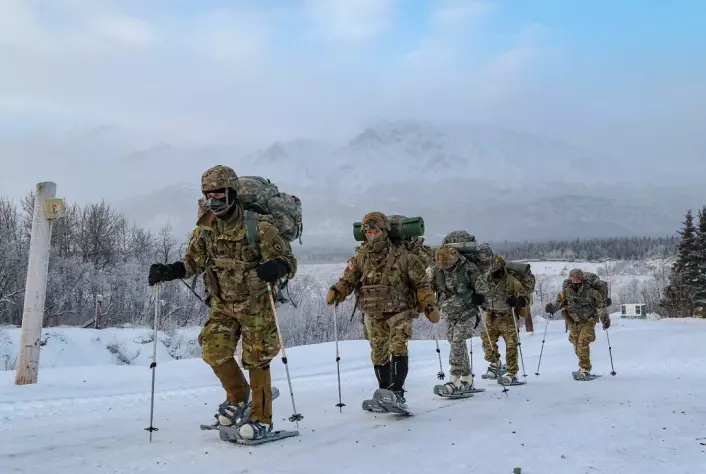 Alt tyder på at amerikanske soldater fortsatt vil være å finne i store deler av verden. Akkurat disse forbereder seg på vinterforhold under trening i Alaska.