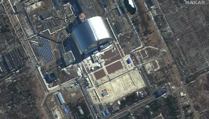 Satellittbilde av kjernekraftverket i Tsjernobyl 10. mars 2022. Kamphandlinger i nærheten kan true sikkerheten.