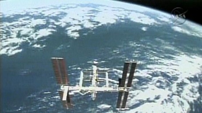 Forskerne vil la planter gro i minst 40-50 dager på den Internasjonale romstasjonen. Planen er å studere genene til vekstene. (Foto: NASA TV) Forskerne vil la planter gro i minst 40-50 dager på den Internasjonale romstasjonen. Planen er å studere genene til vekstene. (Foto: NASA TV)