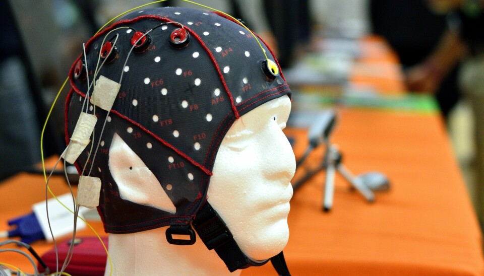 Ved EEG-undersøkelse plasseres elektroder på hodebunnen.