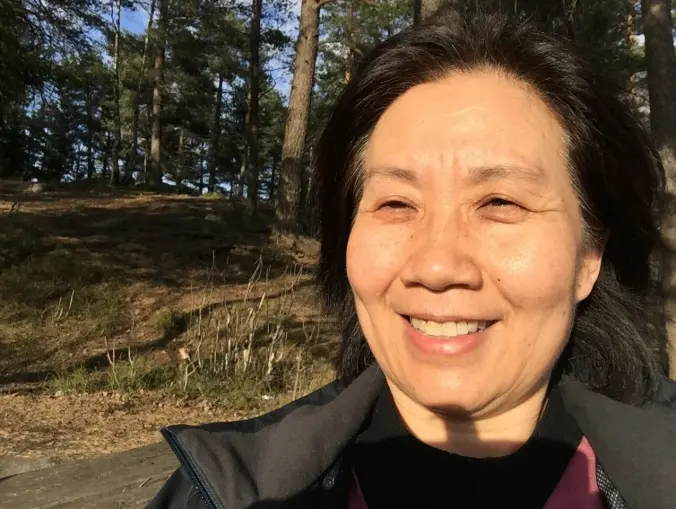 Linmei Nie forsker på hvordan vannet fra tekstilprodusentene kan brukes flere ganger. Linmei Nie forsker på hvordan vannet fra tekstilprodusentene kan brukes flere ganger.