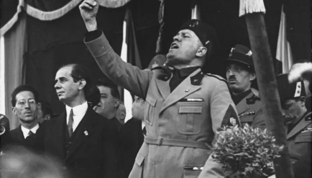 Populisme var et av kjennetegnene ved den italienske fascismen. Her snakker Benito Mussolini foran folkemassene i Milano i 1930.