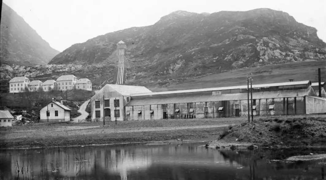 Norway's aluminium adventure began in a little coastal village called Stangfjord, where the Stangfjorden Elektrokemiske Fabriker was established by the British Aluminium Company, BACO, in 1906.