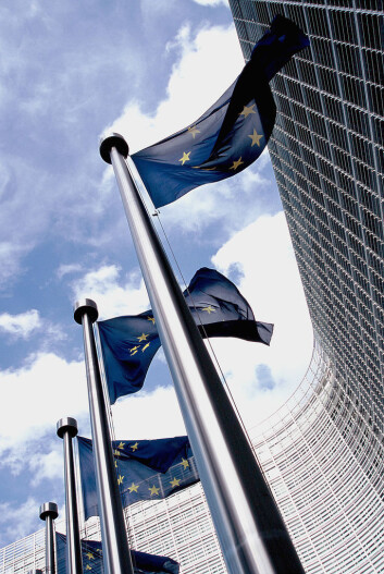 Europa knyttes mer og mer sammen, også gjennom sammenkobling av forvaltningsnivåene. Europa knyttes mer og mer sammen, også gjennom sammenkobling av forvaltningsnivåene.