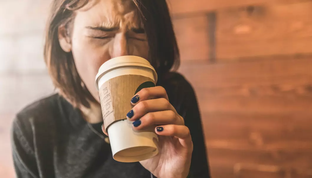 Au! Kaffe kan gjøre ganske vondt hvis du ikke lar den kjøle seg litt ned. Men hvorfor gjør det mer vondt når du får den på tungen sammenlignet med armen?