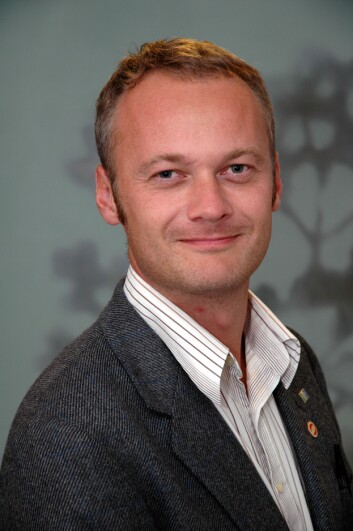 Jarle Trondal ønsker å analysere de nasjonale og det europeiske forvaltingsystemet som en helhet. Trondal er professor ved ARENA – Senter for europaforskning, UiO, og ved Universitetet i Agder. Jarle Trondal ønsker å analysere de nasjonale og det europeiske forvaltingsystemet som en helhet. Trondal er professor ved ARENA – Senter for europaforskning, UiO, og ved Universitetet i Agder.