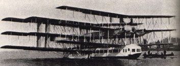 "Caproni noviplano, med åtte motorer og ni vinger." "Caproni noviplano, med åtte motorer og ni vinger."