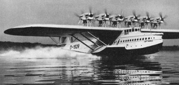 "Dornier DO X tar av fra Constance-sjøen i Sveits 21. oktober 1929." "Dornier DO X tar av fra Constance-sjøen i Sveits 21. oktober 1929."