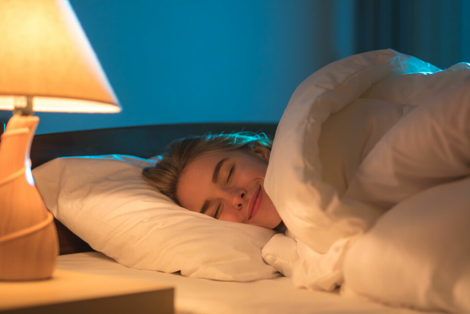 Det holder ikke å lukke øynene når du skal sove. Lyset bør slås av for best mulig søvn.