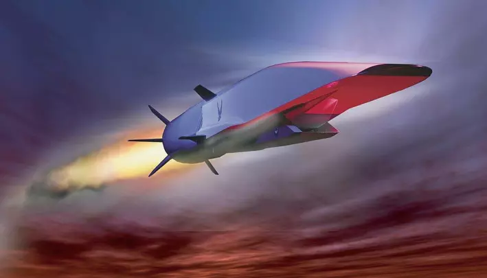 Et annet eksempel på et eksperimentell hypersonisk fartøy. Denne kalles X-51A, og ble utviklet av Boeing. Den fløy på starten av 2010-tallet, og nådde hastigheter på over Mach 5. Den bruker en såkalt scramjet-motor, som brukes til framdrift på veldig høye hastigheter.
