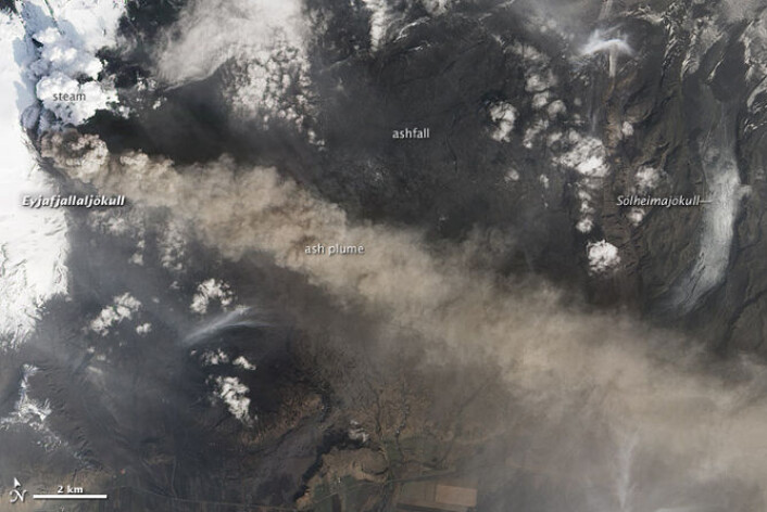 Bilder av vulkanskyen viser hvordan den sprer seg fra nord mot sør. (Foto: NASA) Bilder av vulkanskyen viser hvordan den sprer seg fra nord mot sør. (Foto: NASA)