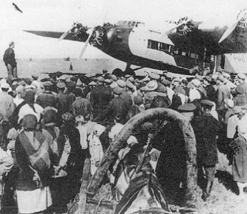 "Tupolev ANT-14, også kalt Pravda." "Tupolev ANT-14, også kalt Pravda."
