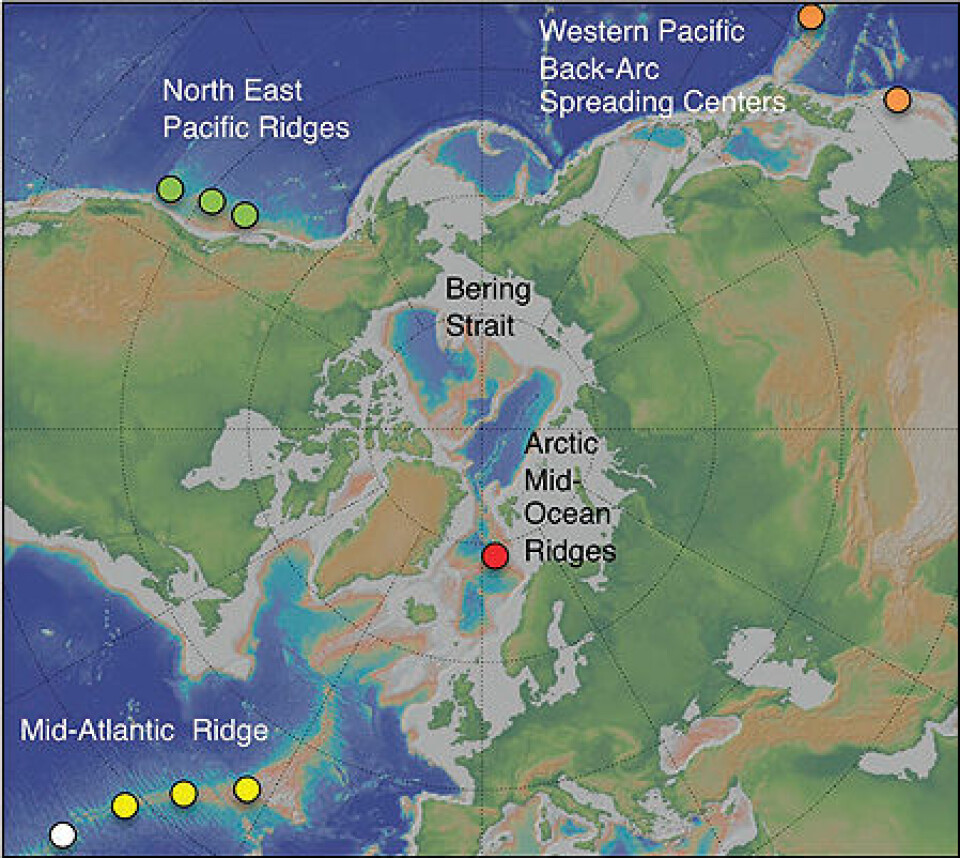 Lokefeltet ligger nord på den midtatlanterske rygg. Feltet ble oppdaget i 2005. UiB-forskere har studert området siden 2008.  (Illustrasjon: Senter for geobiologi/UiB)