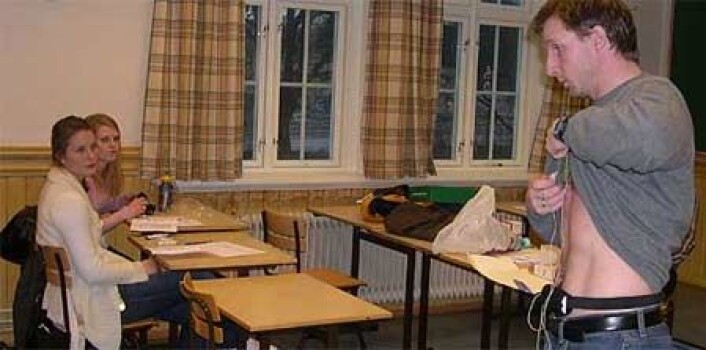 "Forsker Vegar Rangul ved Høgskolen i Nord-Trøndelag (HiNT) demonstrerer bruk av ActiReg." "Forsker Vegar Rangul ved Høgskolen i Nord-Trøndelag (HiNT) demonstrerer bruk av ActiReg."