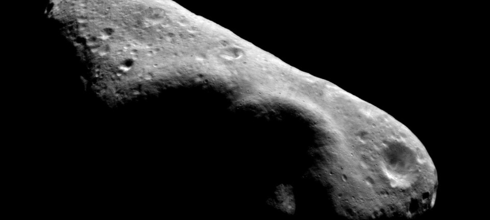 I 2001 landet NASAs fartøy NEAR Shoemaker på den 34 kilometer lange asteroiden Eros. Steinen er antagelig større enn den som ramlet ned på jorda da dinosaurene døde, men risikoen for at den skal treffe oss med det første er mikroskopisk. (Foto: NASA)