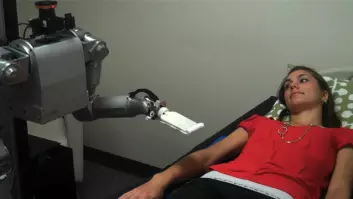 Sykepleierroboten Cody, som tar på forsøkspersoner (Foto: Georgia Tech)