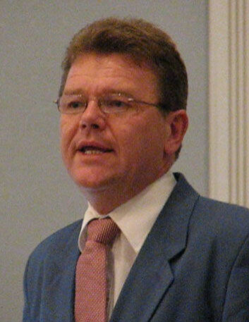 "Kunnskapsminister Øystein Djupedal." "Kunnskapsminister Øystein Djupedal."