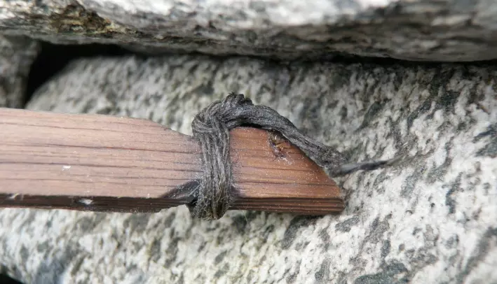 Skremmepinne med 1.5oo år gammel ulltråd.