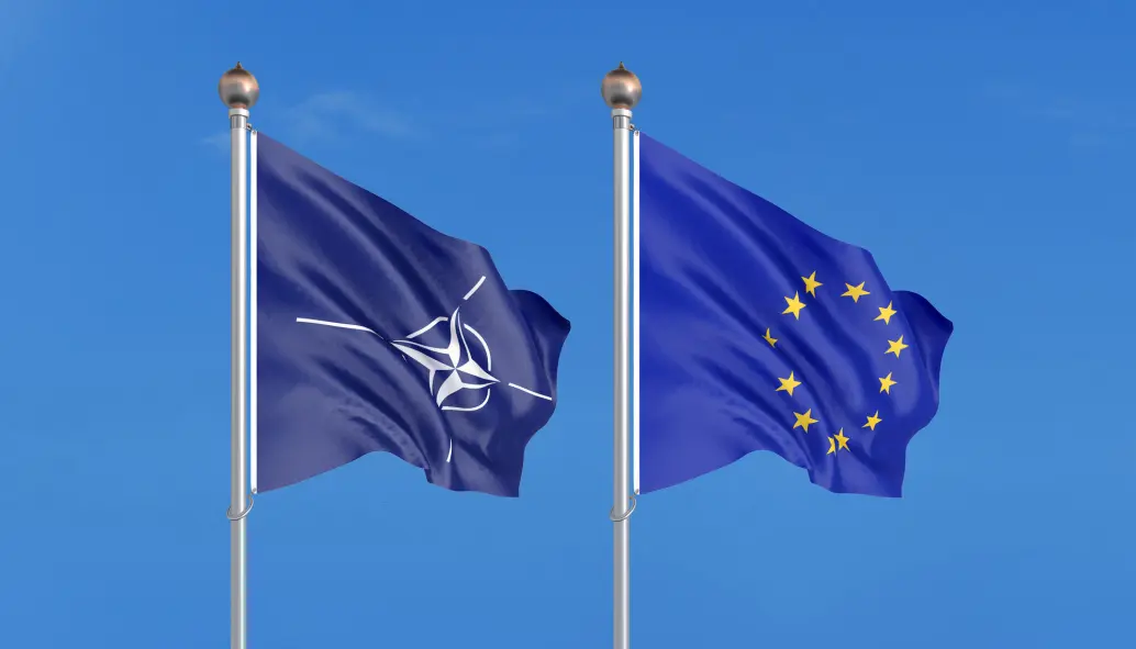 Allianser i Norden: Norge, Danmark og Island er medlem av NATO, mens Sverige og Finland ikke er det. Samtidig er verken Norge eller Island med i EU. Allianser i Norden: Norge, Danmark og Island er medlem av NATO, mens Sverige og Finland ikke er det. Samtidig er verken Norge eller Island med i EU.