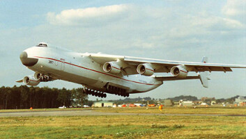 "Antonov AN-255." "Antonov AN-255."