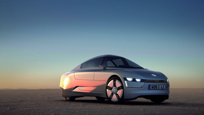 Konseptbilen VW L1 har et diesel-forbruk på rundt 0,1 liter pr. mil, og representerer en ekstrem utvikling av tradisjonell motorteknologi. Bilen skal etter Volkswagens planer settes i produksjon i 2013. (Foto: Møllergruppen) Konseptbilen VW L1 har et diesel-forbruk på rundt 0,1 liter pr. mil, og representerer en ekstrem utvikling av tradisjonell motorteknologi. Bilen skal etter Volkswagens planer settes i produksjon i 2013. (Foto: Møllergruppen)