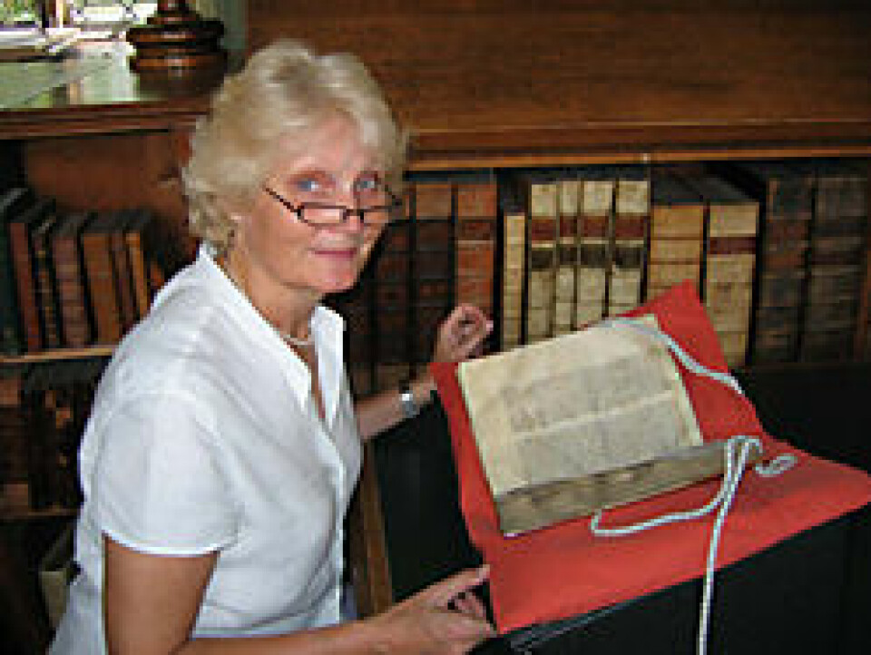 'Kari Anne Rand i arbeid i The Parker Library ved Corpus Christi College.'