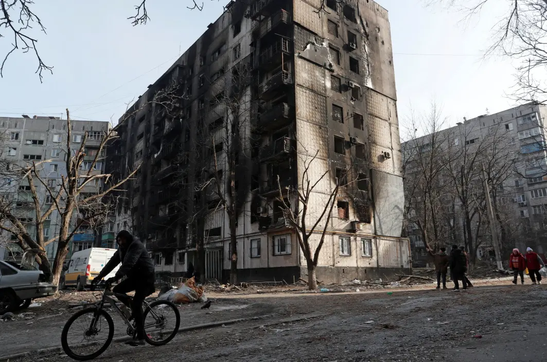 Den krigsherjede byen Mariupol er viktig for at Russland skal kunne ta med seg det de ønsker, nemlig Donbass regionen og en landkorridor til Krim-halvøya, ut av denne krigen. Den krigsherjede byen Mariupol er viktig for at Russland skal kunne ta med seg det de ønsker, nemlig Donbass regionen og en landkorridor til Krim-halvøya, ut av denne krigen.