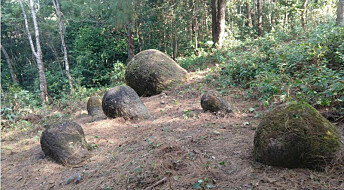 Digre steinkrukker er funnet spredt i naturen i India