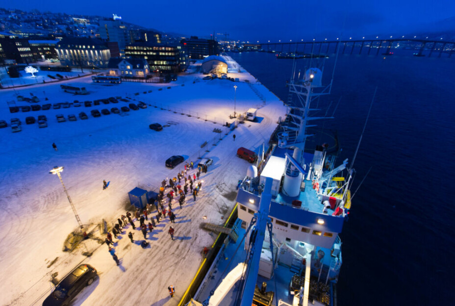 Ansatte på polarinstituttet i Tromsø møtte opp for å ta farvel med «Lance» før skipet satte kursen nordover på N-ICE2015-toktet. Dette var et av de siste store toktene med «Lance». I 2017 solgte polarinstituttet skipet og erstattet det med et mer moderne fartøy, «Kronprins Haakon».