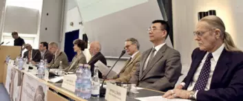"De åtte økonomiekspertene ved pressekonferansen 29. mai etter Copenhagen Consensus. (Foto: Copenhagen Consensus)"