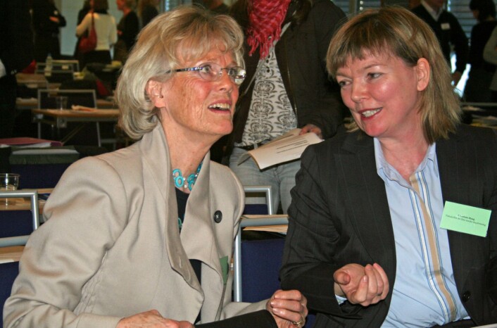 "Professor Lucy Smith og redaktøren i Tidsskrift for Den Norske Legeforening, Charlotte Haug, var to av de som diskuterte HPV-vaksinen på Høyres Hus tidligere denne uken. (Foto: Bjørnar Kjensli)" "Professor Lucy Smith og redaktøren i Tidsskrift for Den Norske Legeforening, Charlotte Haug, var to av de som diskuterte HPV-vaksinen på Høyres Hus tidligere denne uken. (Foto: Bjørnar Kjensli)"