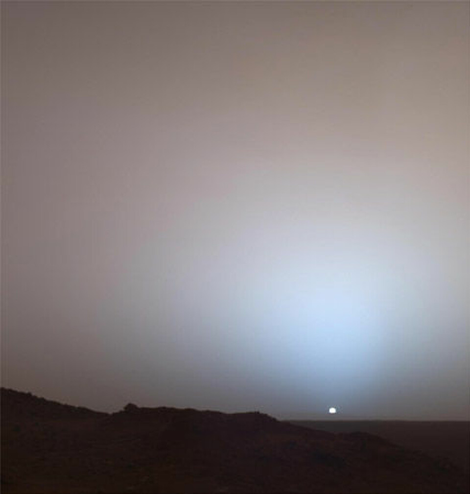 'Denne utsikten er det mange romorganisasjoner som ønsker seg. Her går sola ned over Gusev-krateret på Mars. (Foto: NASA)'