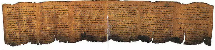 Dette er en av Dødehavsrullene. Wikipedia har også den hebraiske avskriften, og den engelske oversettelsen finner du her. (Foto: Library of Congress/Wikimedia Commons)