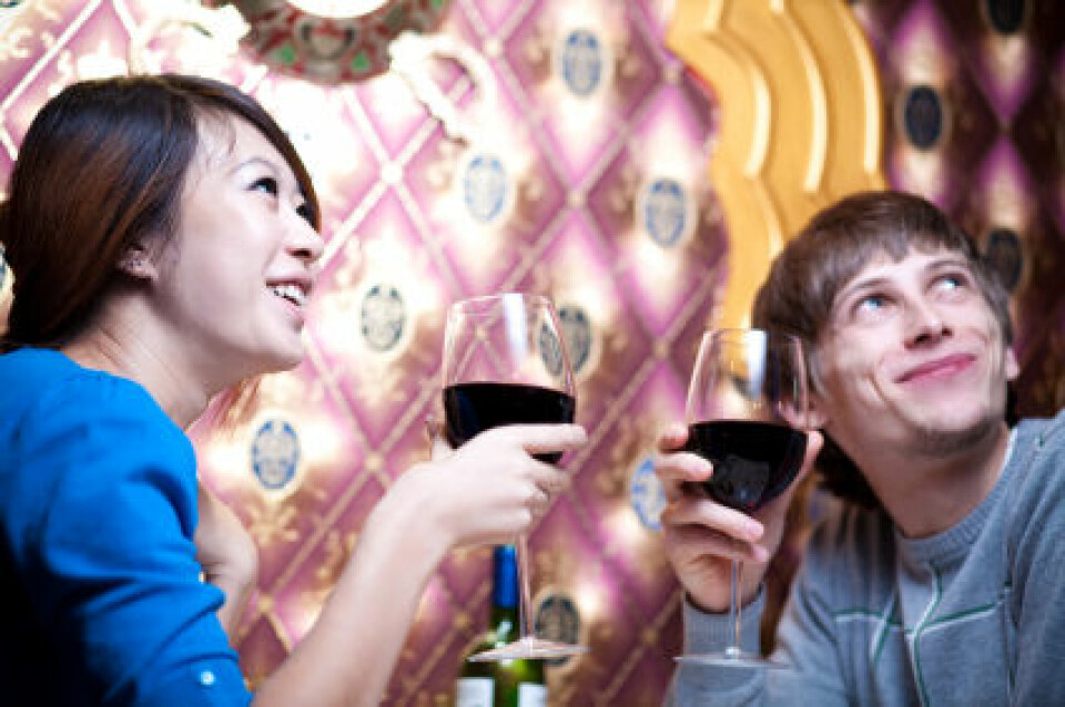 'Litt vin i ny og ne trenger ikke være så dumt, ifølge den nye studien. Men skyldes det at vin-nipping også forbundet med en sunn livsstil?(Foto: istockphoto)'