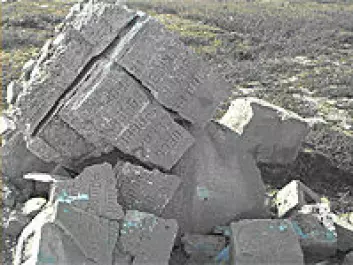 Ødelagt monument over sovjetiske krigsfanger som døde på Saltfjellet. (Foto: Harry Bjerkli)