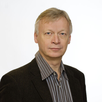 "Knut Ruyter sier en av svakhetene ved det amerikanske forskningsprosjektet er at alle typer interessekonflikter og bindiger skjæres over én kam. (Foto: Sverre Chr. Jarild/AstraZeneca)" "Knut Ruyter sier en av svakhetene ved det amerikanske forskningsprosjektet er at alle typer interessekonflikter og bindiger skjæres over én kam. (Foto: Sverre Chr. Jarild/AstraZeneca)"