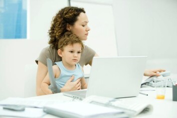 Om staten legger til rette for at både mødre og fedre kan ha lønnet arbeid handler ikke om penger, men om prioriteringer, mener sosiolog Sevil Sümer. (Illustrasjonsfoto: www.colourbox.no) Om staten legger til rette for at både mødre og fedre kan ha lønnet arbeid handler ikke om penger, men om prioriteringer, mener sosiolog Sevil Sümer. (Illustrasjonsfoto: www.colourbox.no)