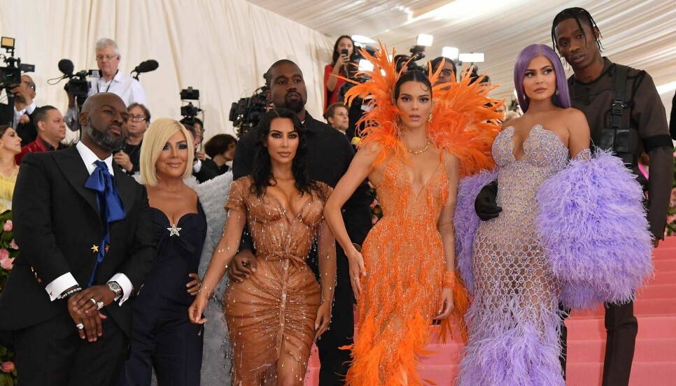 Hele verden vet hvem de er: Kardashian. Men hvorfor er vi så opptatt av kjendiser?