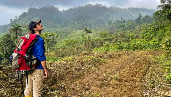Doktorgradsstipendiaten Riley Fortier i Ecuador på jakt etter tegn på Gasternathus extinctus i Centinela. Doktorgradsstipendiaten Riley Fortier i Ecuador på jakt etter tegn på Gasternathus extinctus i Centinela.