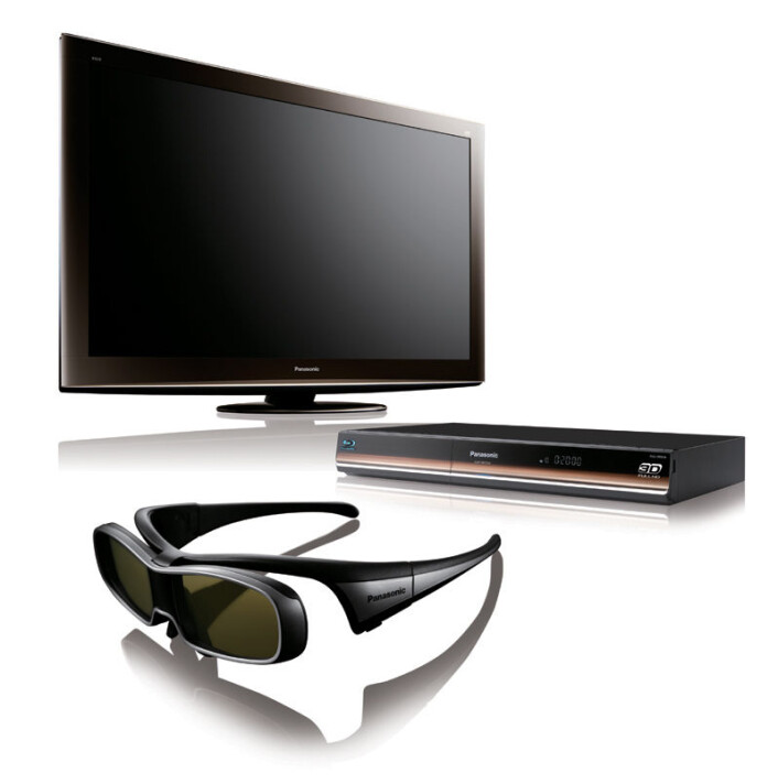 "Komplett 3D-anlegg for stua med 3D-fjernsyn, Blu-Ray-spiller og aktive 3d-briller. (Foto: Panasonic)" "Komplett 3D-anlegg for stua med 3D-fjernsyn, Blu-Ray-spiller og aktive 3d-briller. (Foto: Panasonic)"